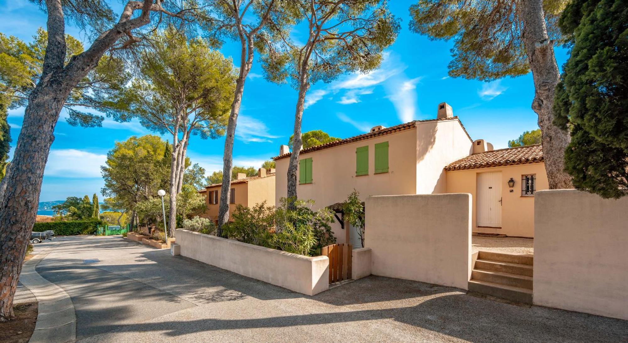 كافالير سور مير Residence Partenaire Le Domaine De Garlande المظهر الخارجي الصورة