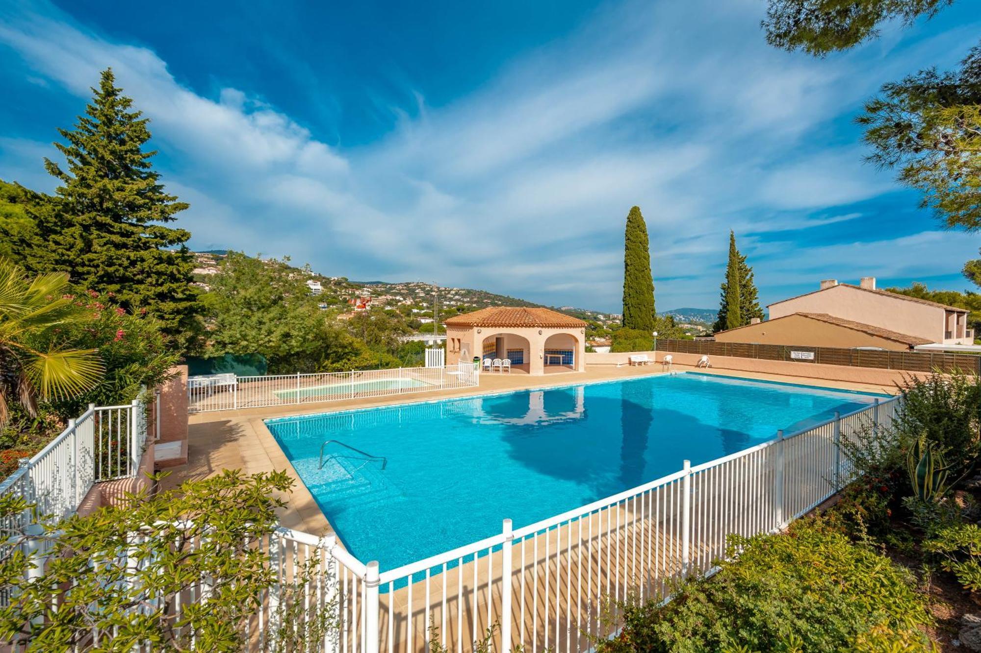 كافالير سور مير Residence Partenaire Le Domaine De Garlande المظهر الخارجي الصورة