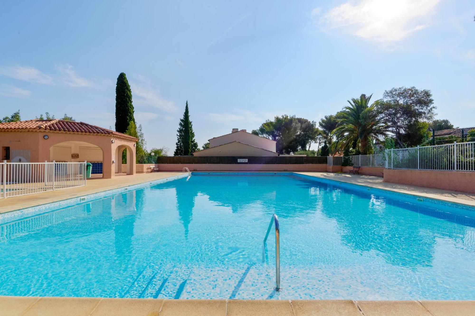 كافالير سور مير Residence Partenaire Le Domaine De Garlande المظهر الخارجي الصورة