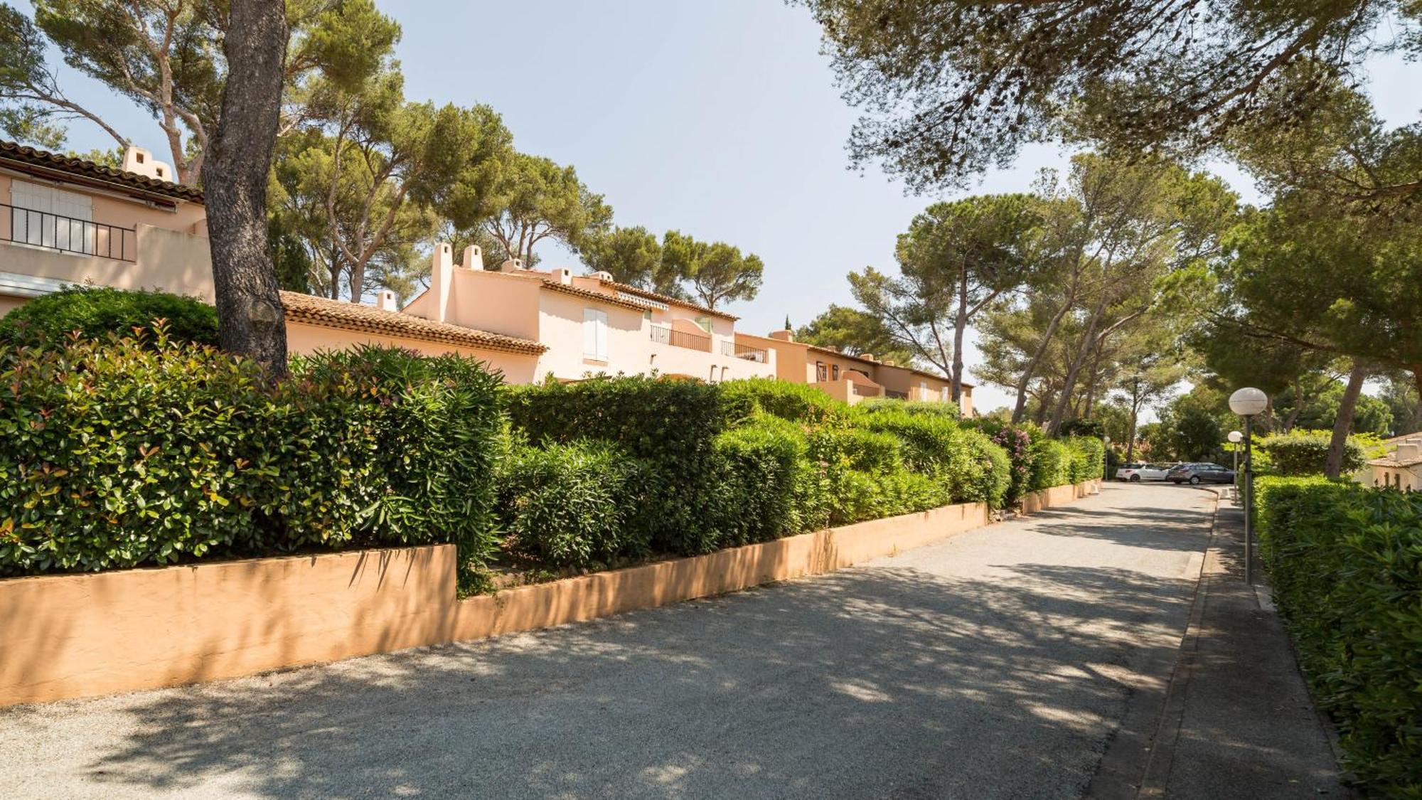 كافالير سور مير Residence Partenaire Le Domaine De Garlande المظهر الخارجي الصورة